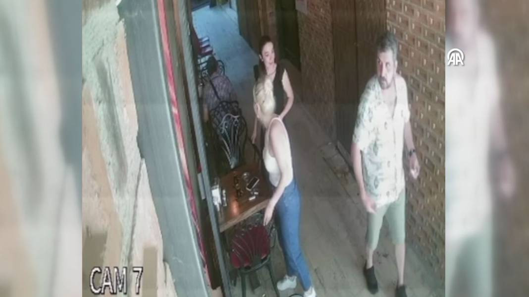 Pamukkale Kafeler Sokağı'nda sevmek istediği sokak köpeği ısırdı - Resim: 1